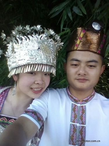 其实就是我和我老婆租的服装拍的